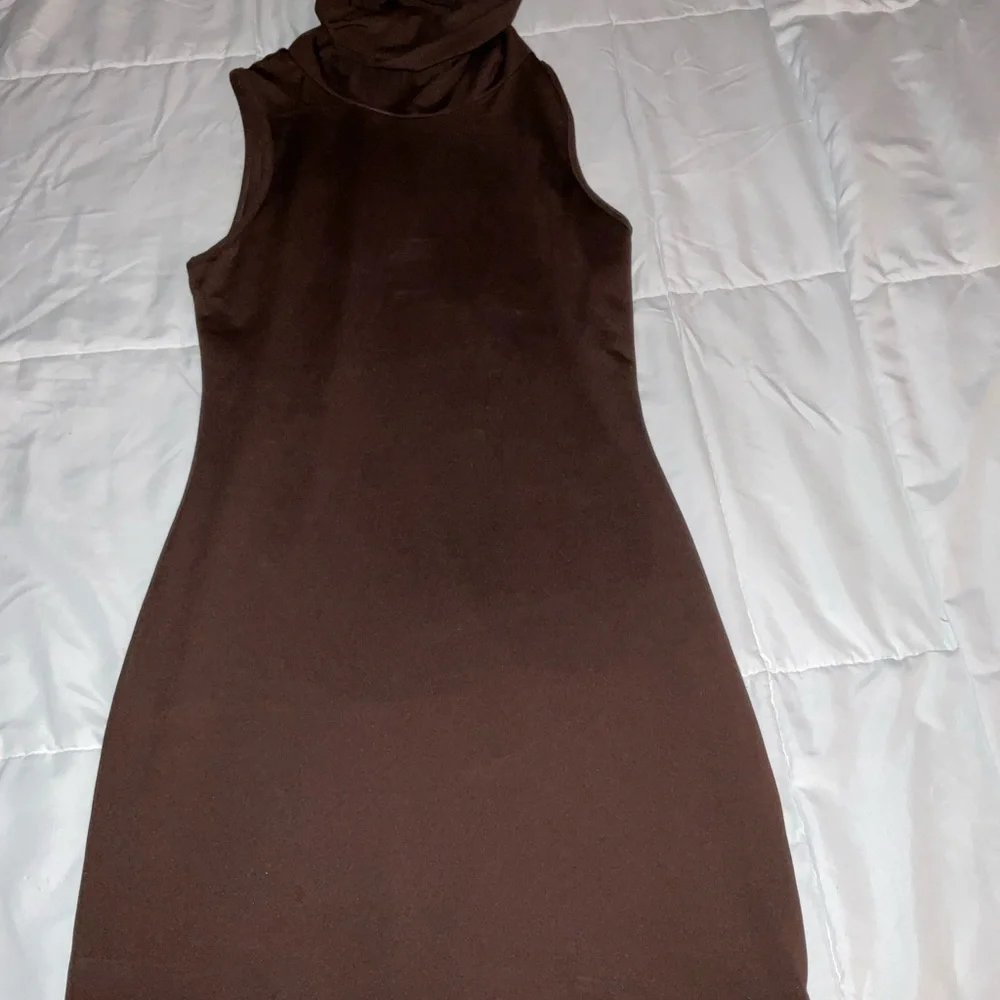 Dresses - Picture 3 of 4